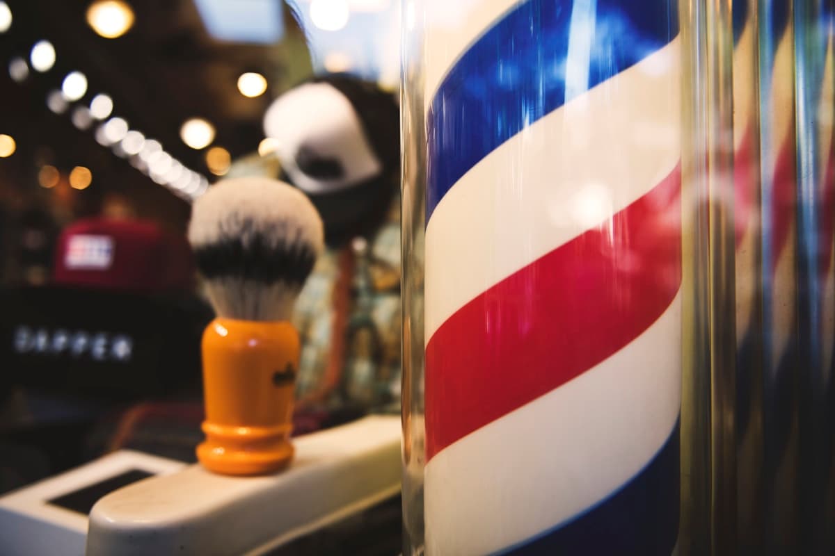 Interior premium de barberia moderna